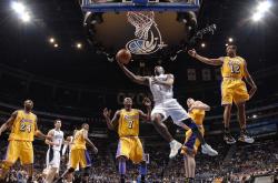 雄鹿带队取胜！，德约科维奇重要时刻出色发挥比赛高潮迭起